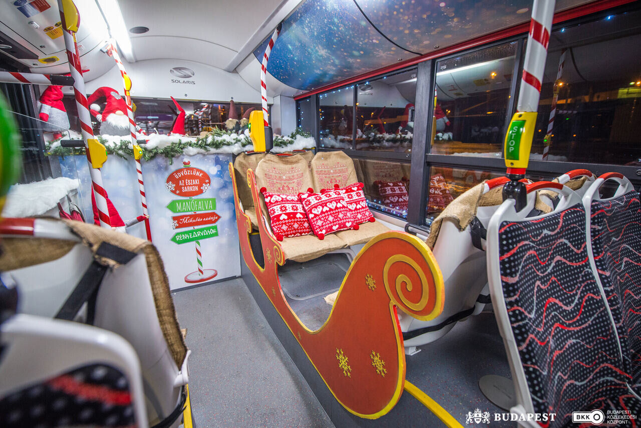 Mikulástroli Santa Claus Trolleybus Karácsony Christmas 10