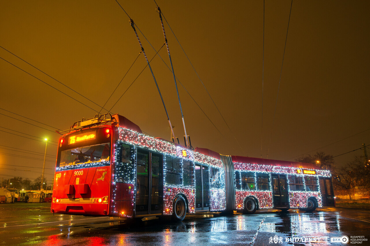 Mikulástroli Santa Claus Trolleybus Karácsony Christmas 4