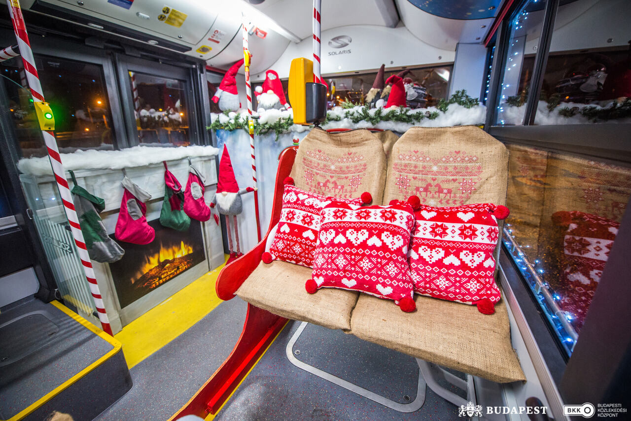Mikulástroli Santa Claus Trolleybus Karácsony Christmas 8