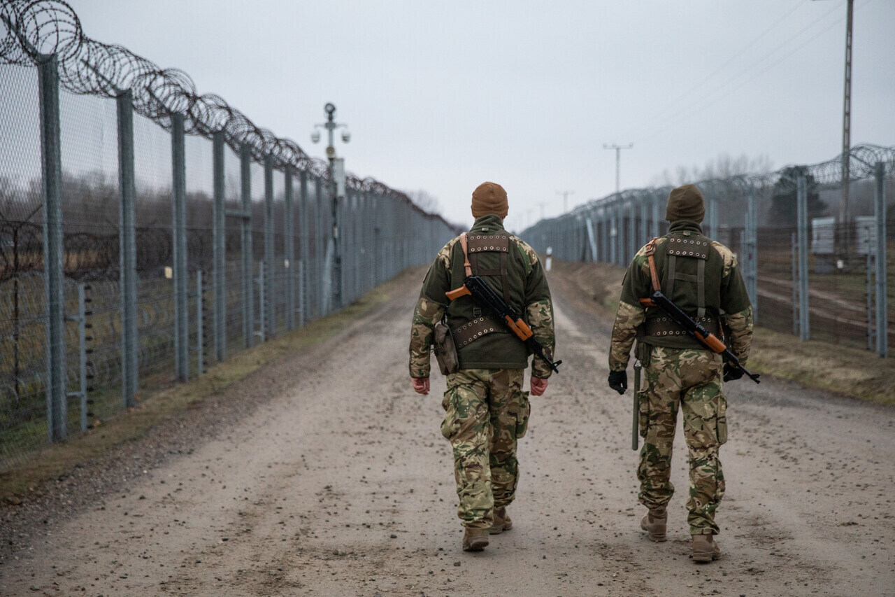 migration-fence-Hungary-soldiers