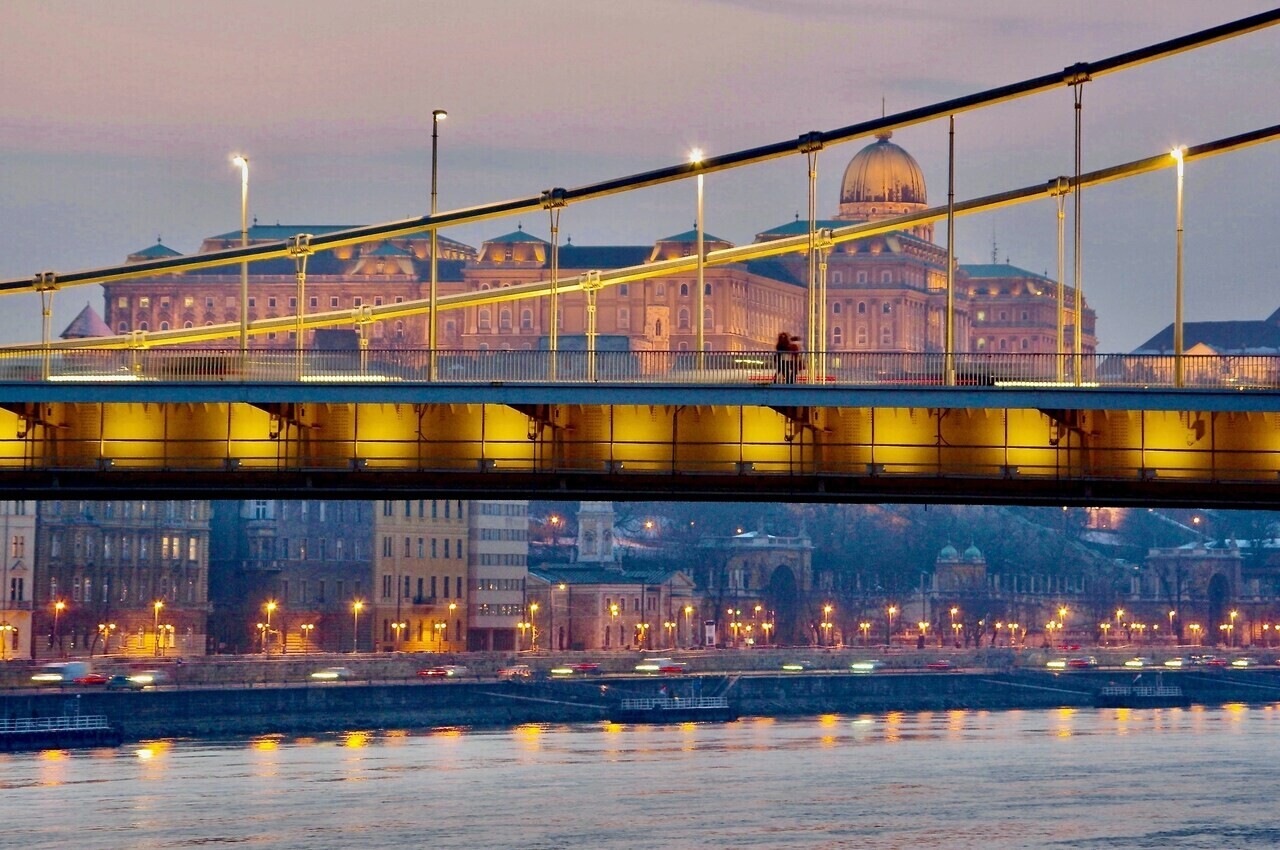 budapest_bridge_castle