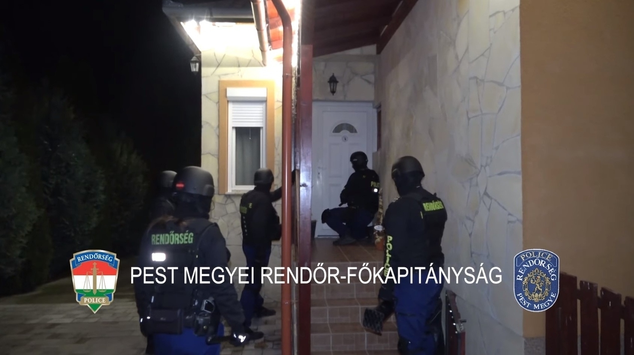 Arrest in Progress Police Rendőrség Letartóztatás Detention