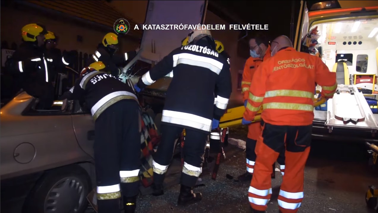 Car Accident Autóbaleset Police Firefighters Ambulance Rendőr Mentő Tűzoltó