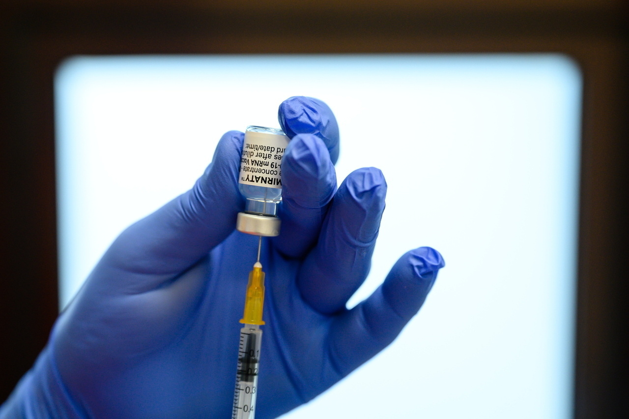 Koronavírus Coronavirus Vaccine Vakcina Hand Needle Tű