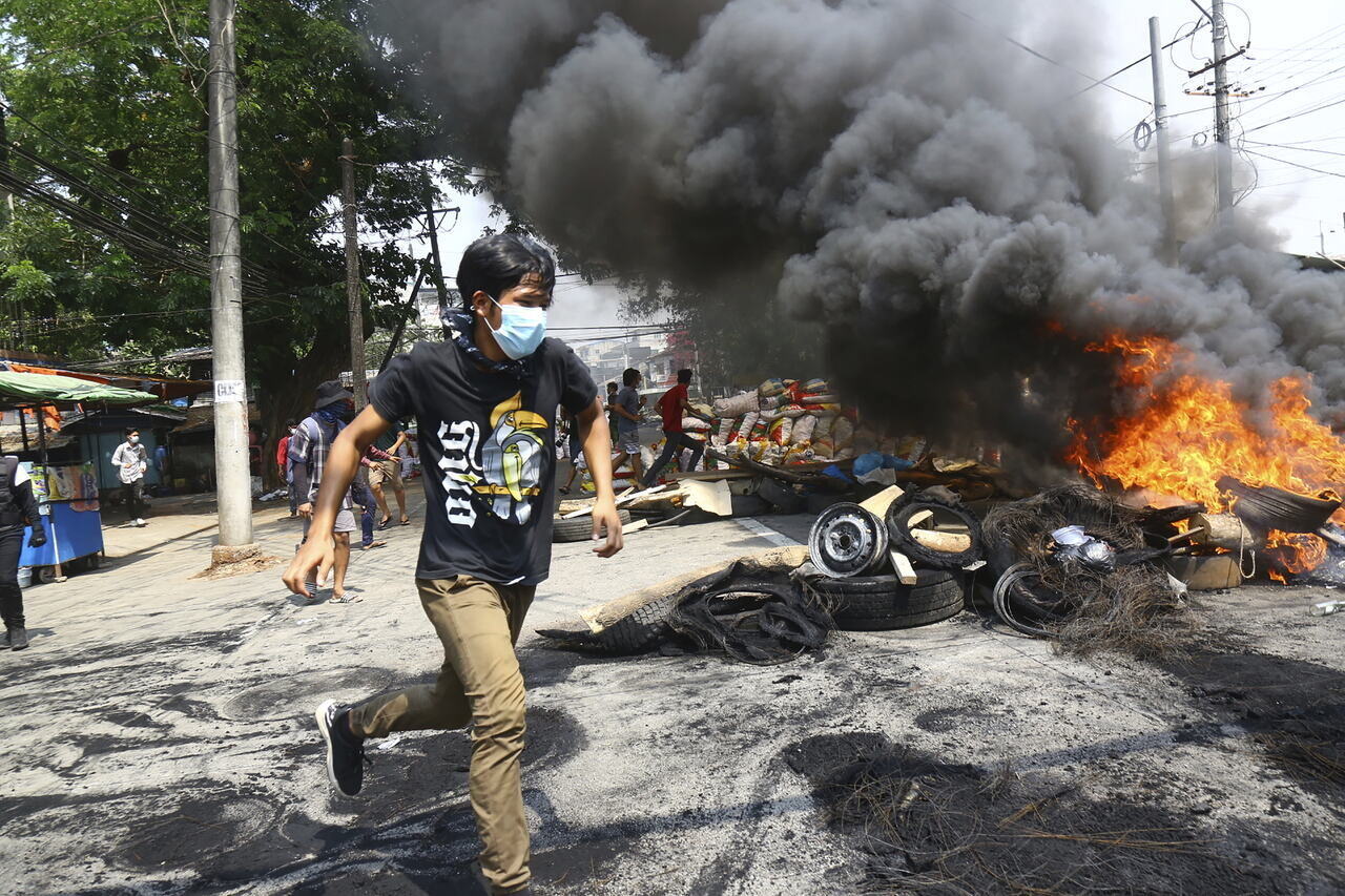 Myanmar Mianmar Riots Tüntetések Protests Fire Felgyújtott Flame