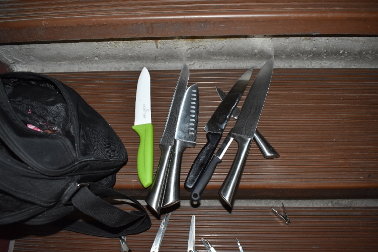 Police Rendőrség Elkövető Késelés Stabbing Knife