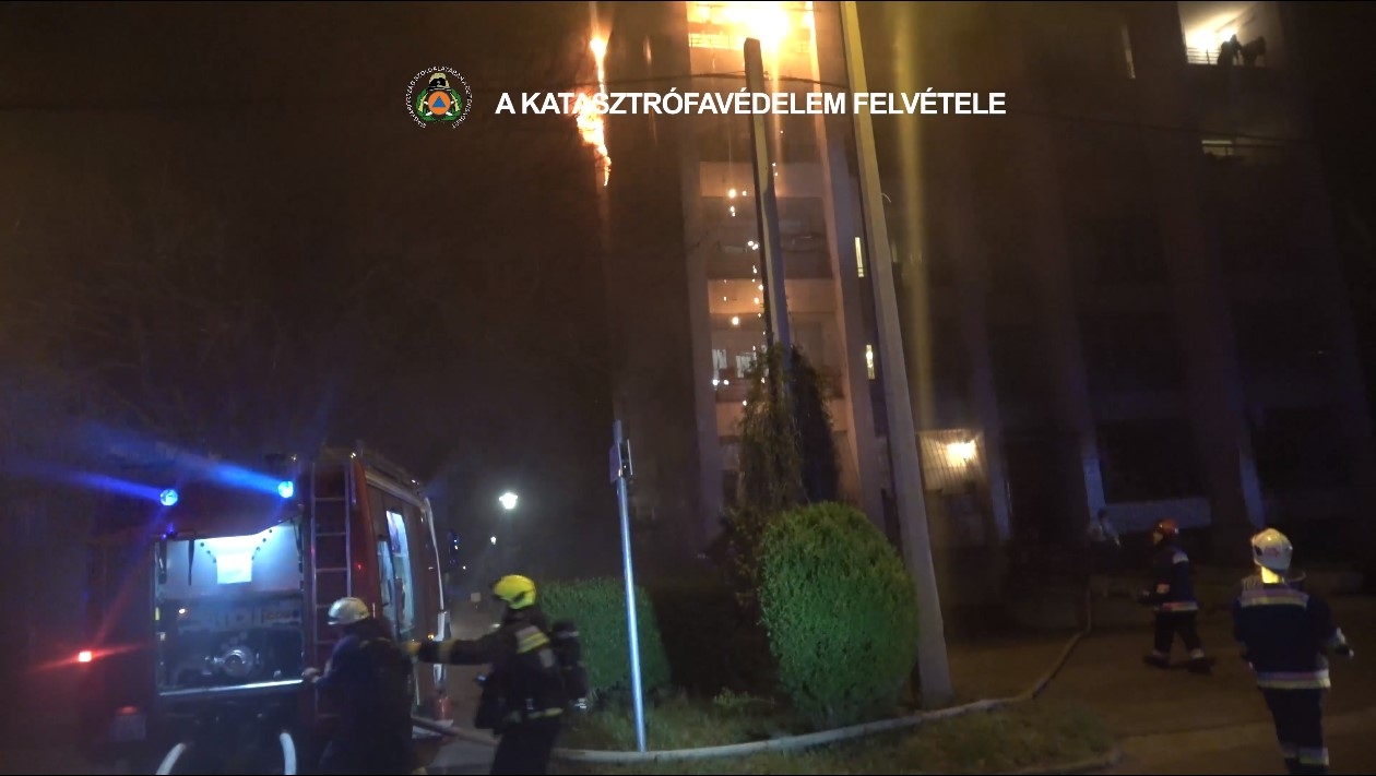 Înregistrare incendiu în clădire de apartamente