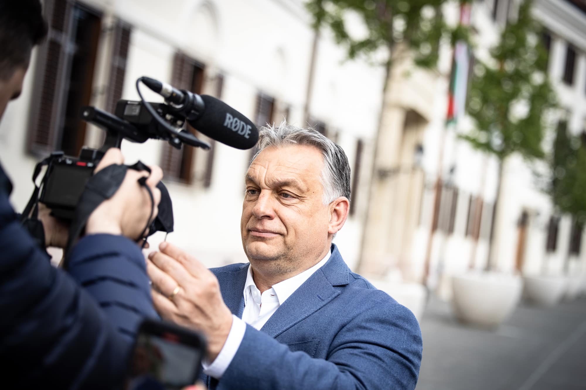 orbán with camera