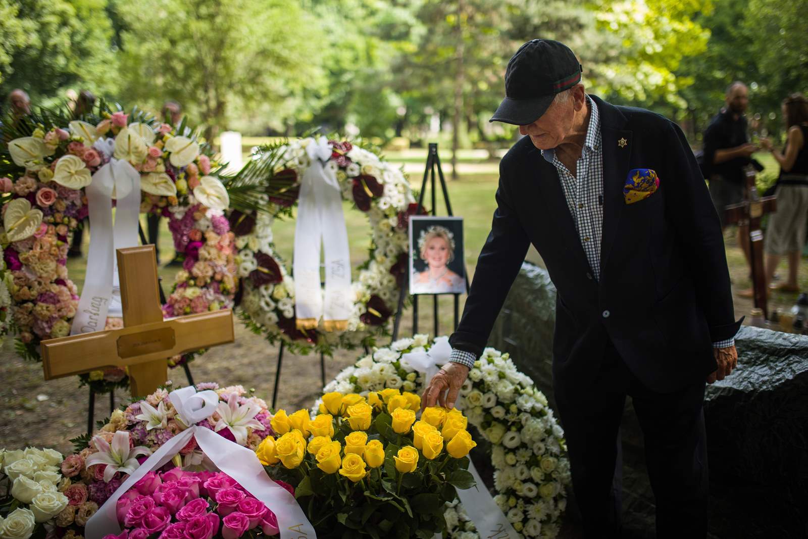 Les cendres de Zsazsa Gábor ont été inhumées mardi dans le cimetière de la rue Fiumei à Budapest, près de cinq ans après sa mort.