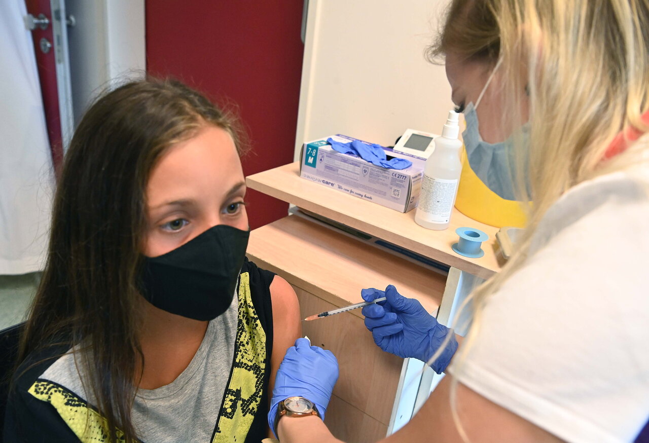 Hungary-vaccine-inoculation