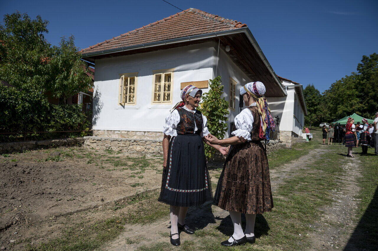 Hungary-ethnography-folk-cloth