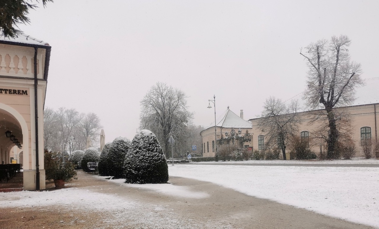 Esterhazy-Palace-Fertod-snow