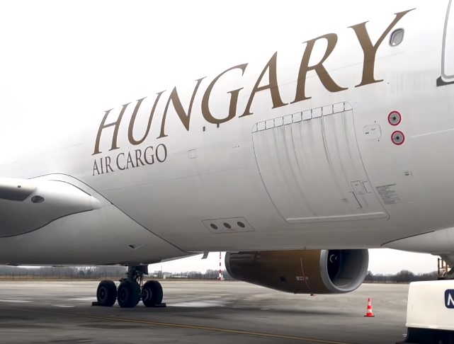 Hungarian Cargo Plane Thereszállító Repülőgép 2