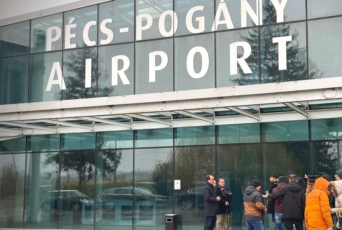 Pecs-Pogany-aeropuerto