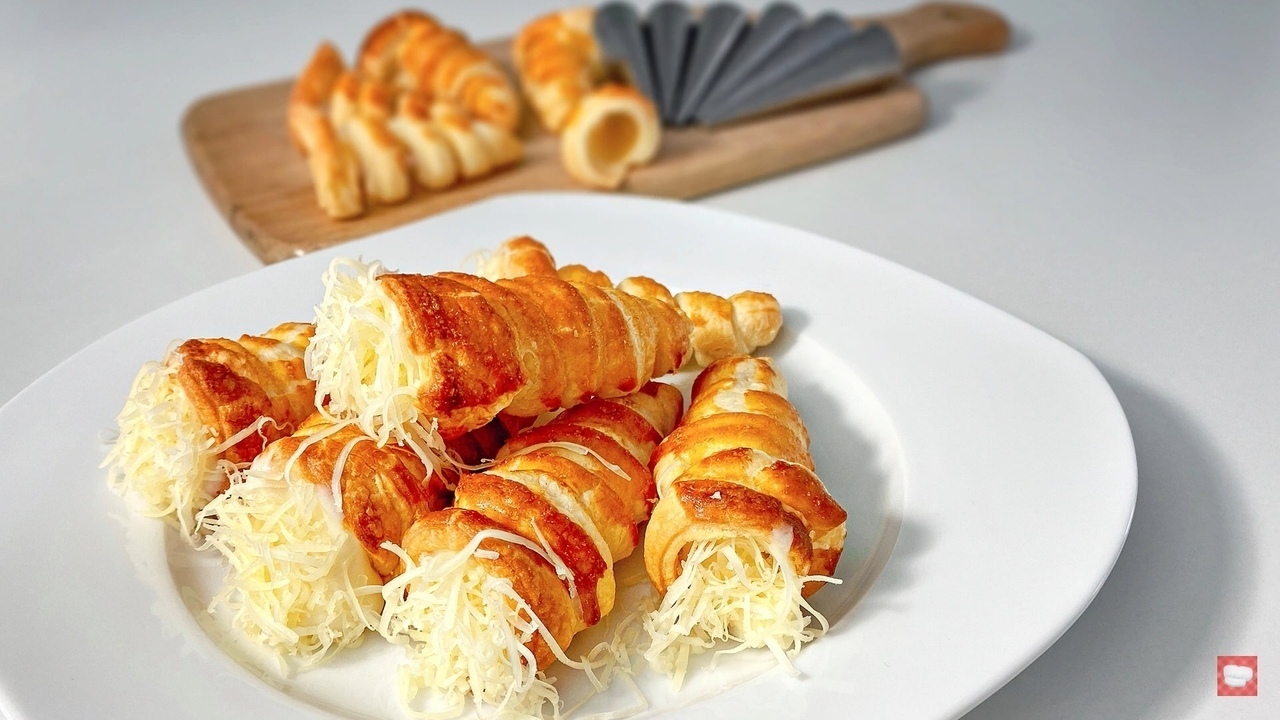 puff pastry rolls with cheese filling