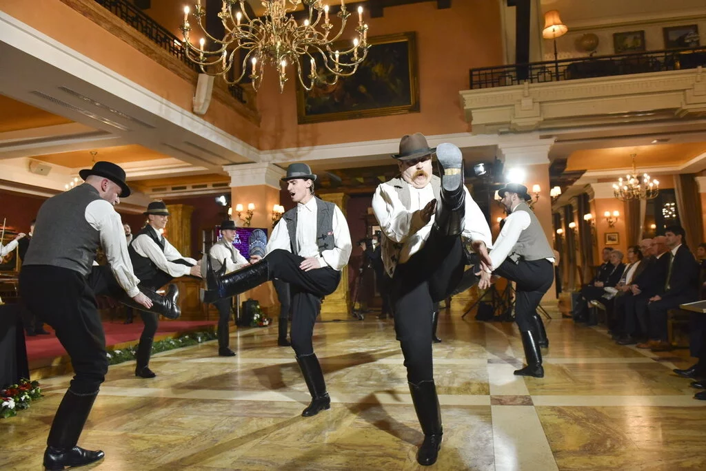 Traditional-Hungarian-folk-dance