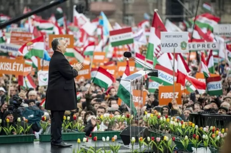 Viktor Orbán crowd