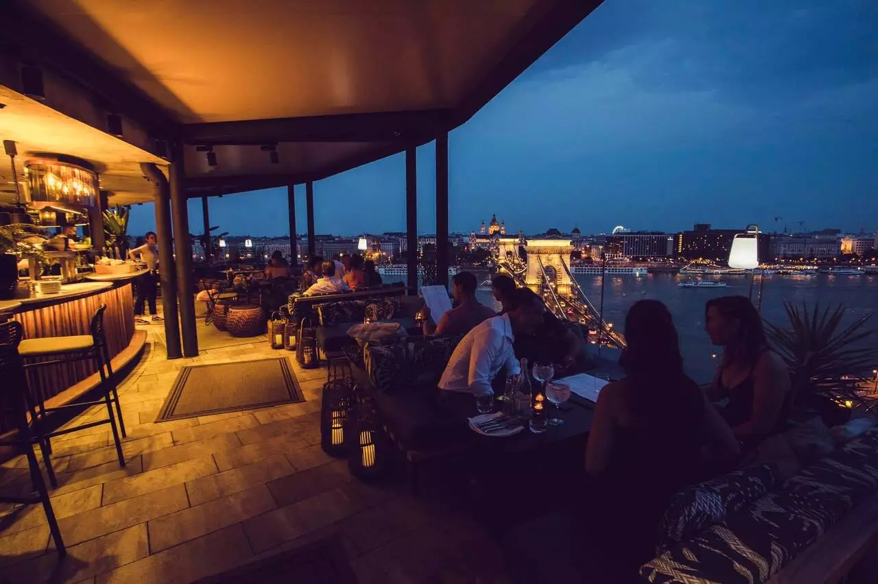 Leo Rooftop Bar Drinks Food Restaurant Budapest