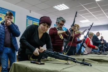 Citizens learn how to use weapons in Ukraine