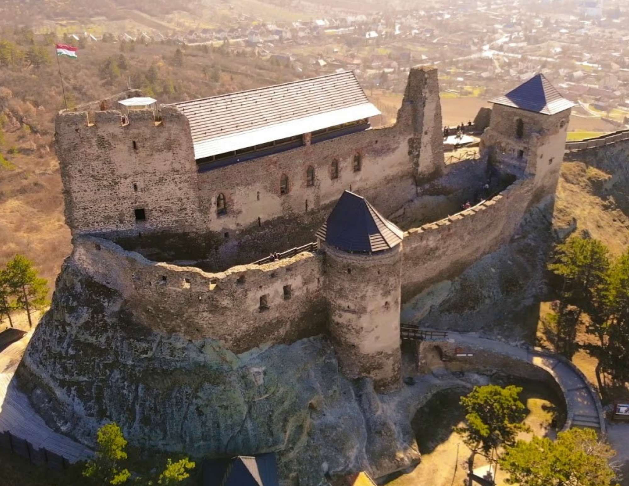 Hai sentito parlare delle misteriose leggende di queste fortezze ungheresi