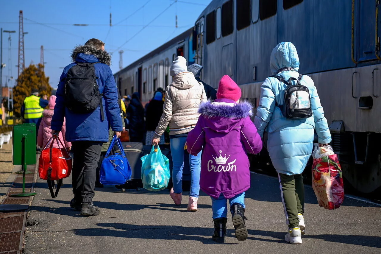 Cseh több száz ukrán roma menekültet küld Magyarországra