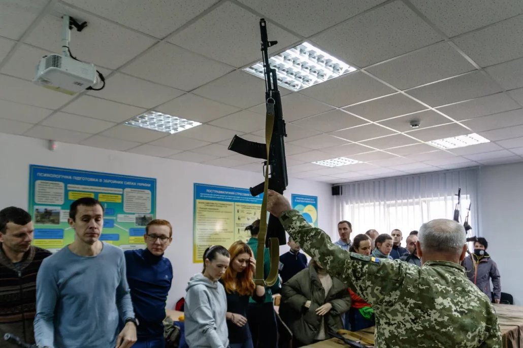 Ukraine volaunteers arm military