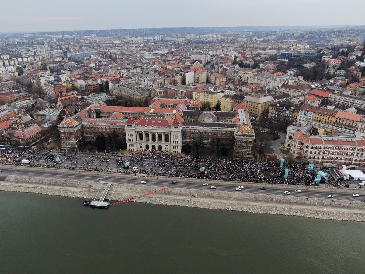 L'opposizione unita celebra la festa nazionale sull'argine del Danubio