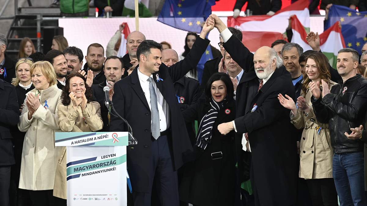 L'opposizione unita celebra la festa nazionale sull'argine del Danubio
