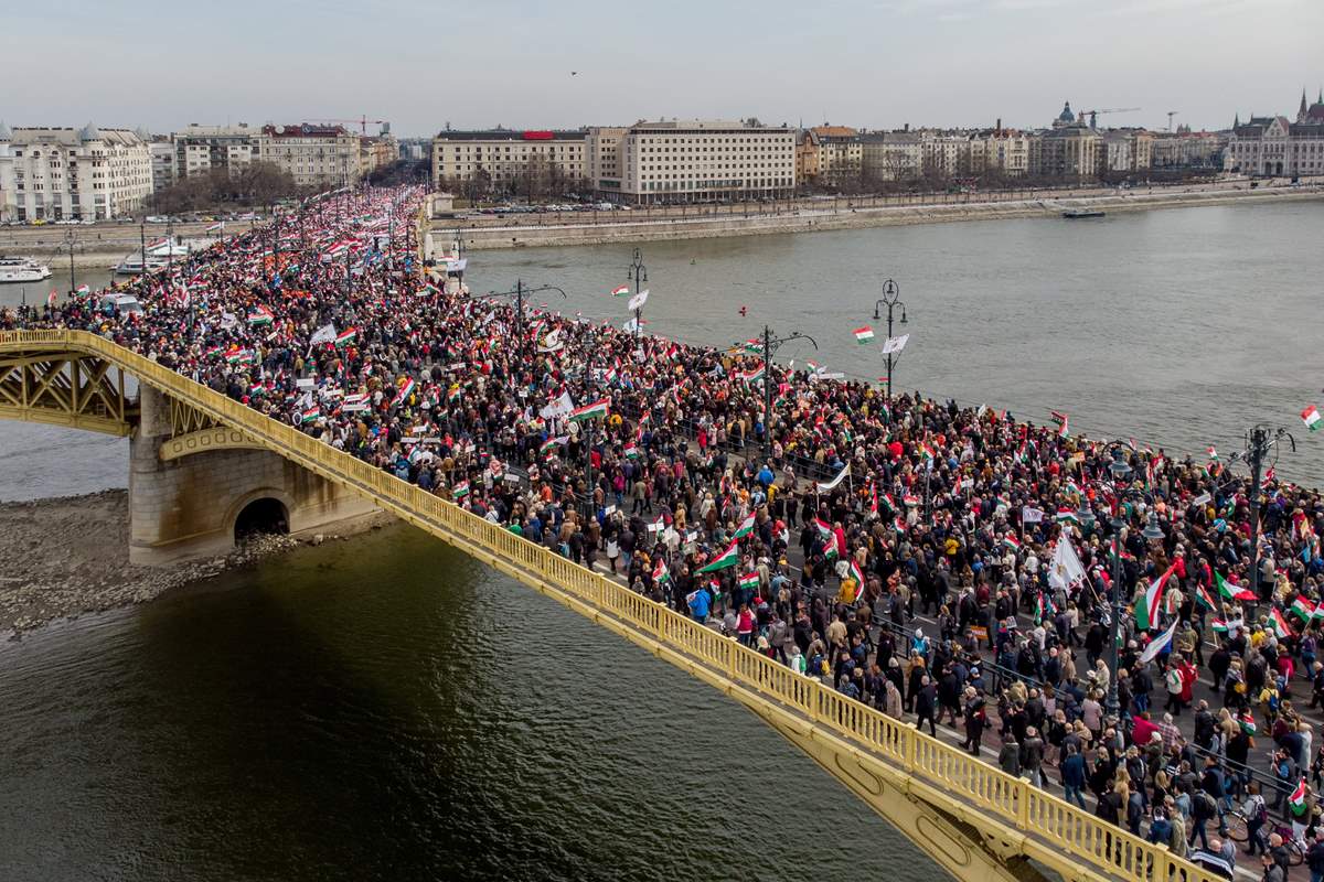 marche de la paix 2022 fidesz hongrie budapest orbán
