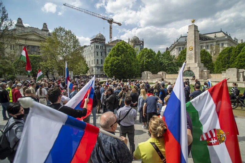 Pro Russian and pro Ukraine protests were held in Budapest