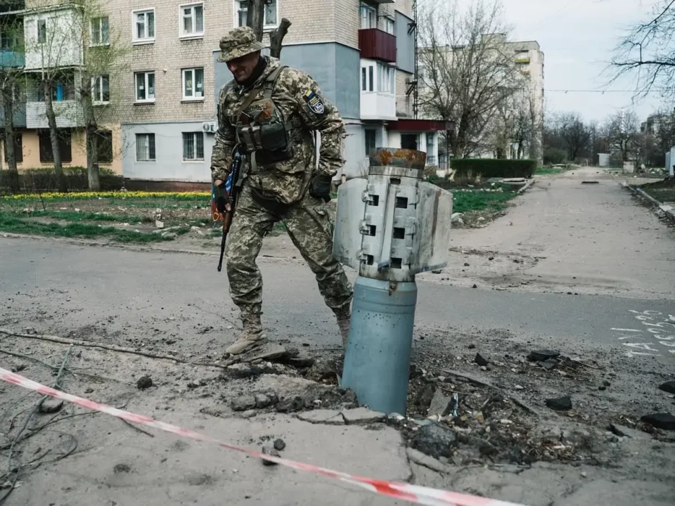 Ukraine war bomb street