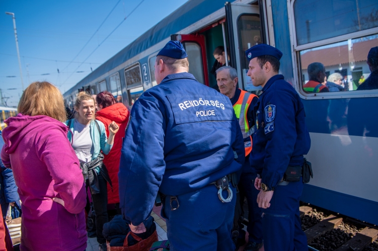 policía refugiados ucranianos