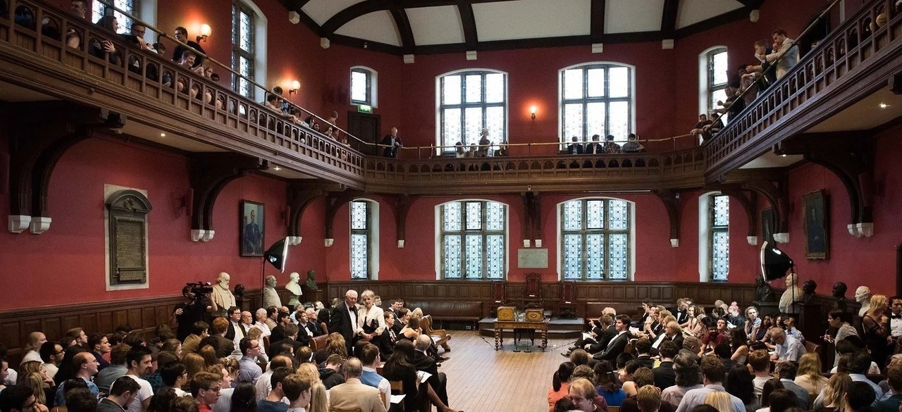 Oxford Schools debattieren über den Wettbewerb