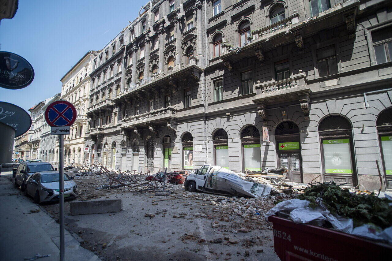 انهيار سقف بودابست 2