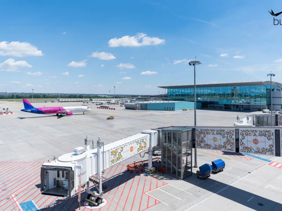 Budapest Airport Wizz Air travel bus