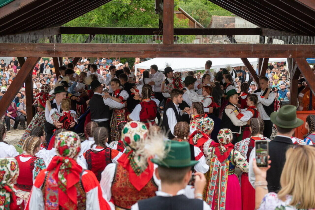 Hungarian-folk-dance-camp