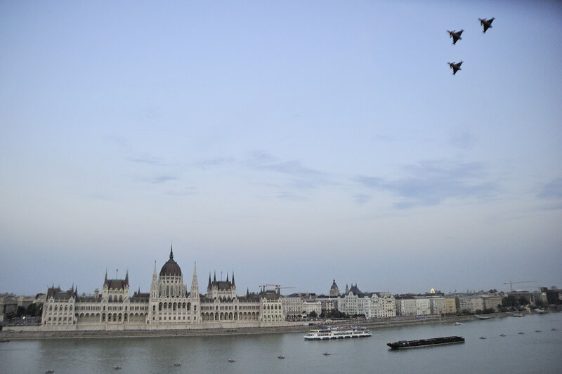Espectáculo aéreo de fuegos artificiales día nacional de Budapest