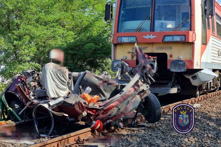 nehodový vlak kunfehértó maďarská policie