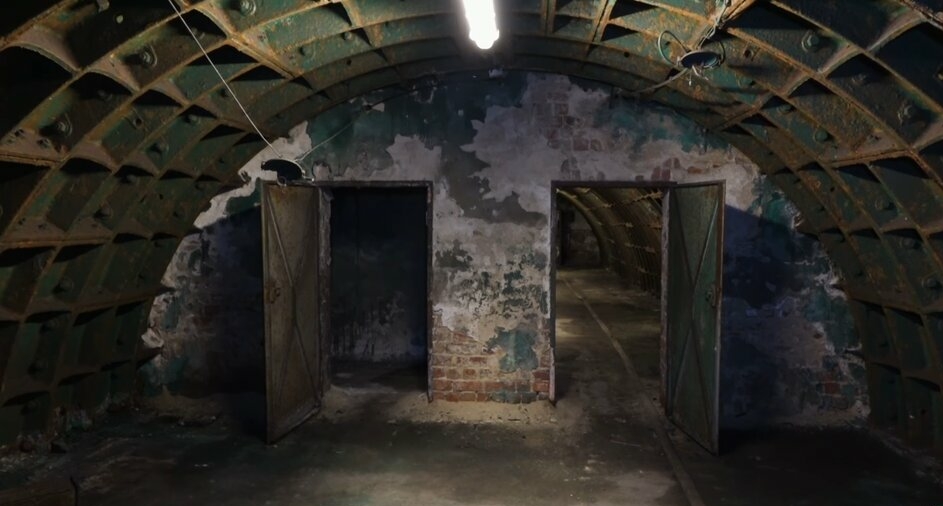 à l'intérieur du bunker rákosi 2