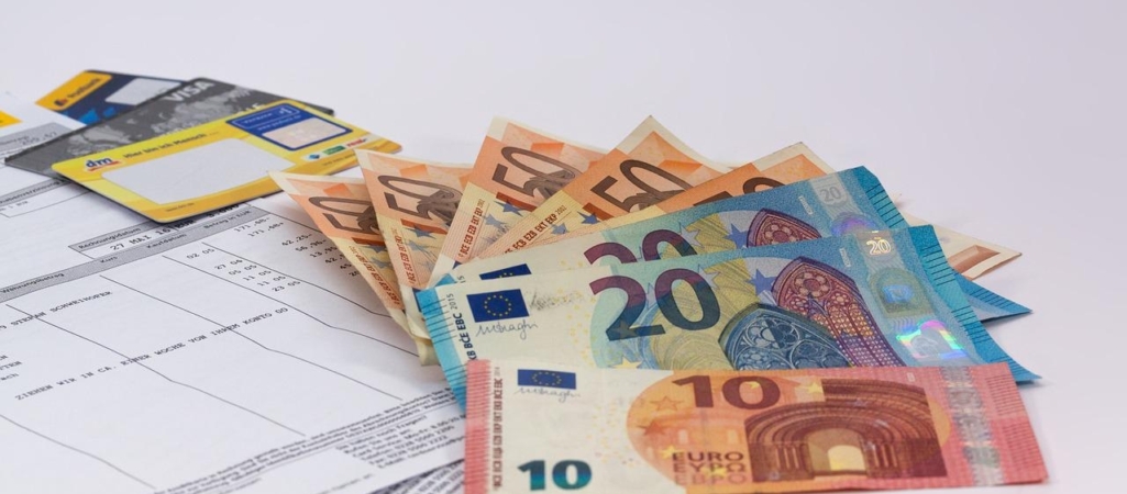 money euro bill check invoice