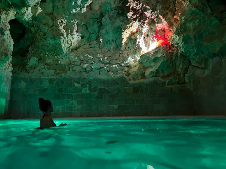 Baño de la cueva de Miskolctapolca