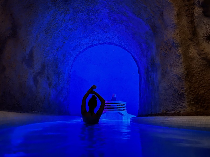 ミシュコルタポルカの洞窟風呂