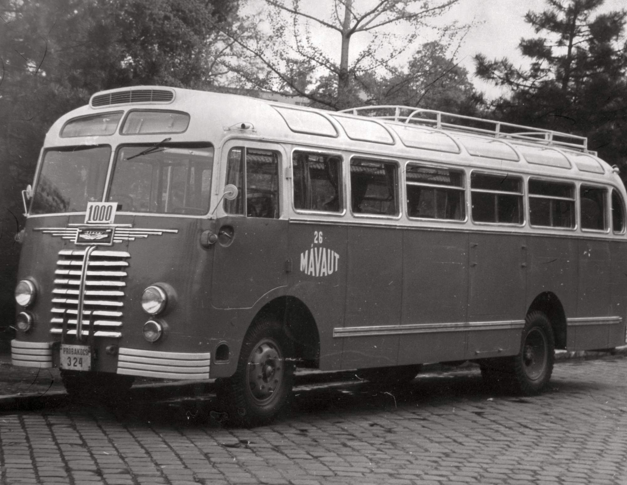The-Ikarus-bus