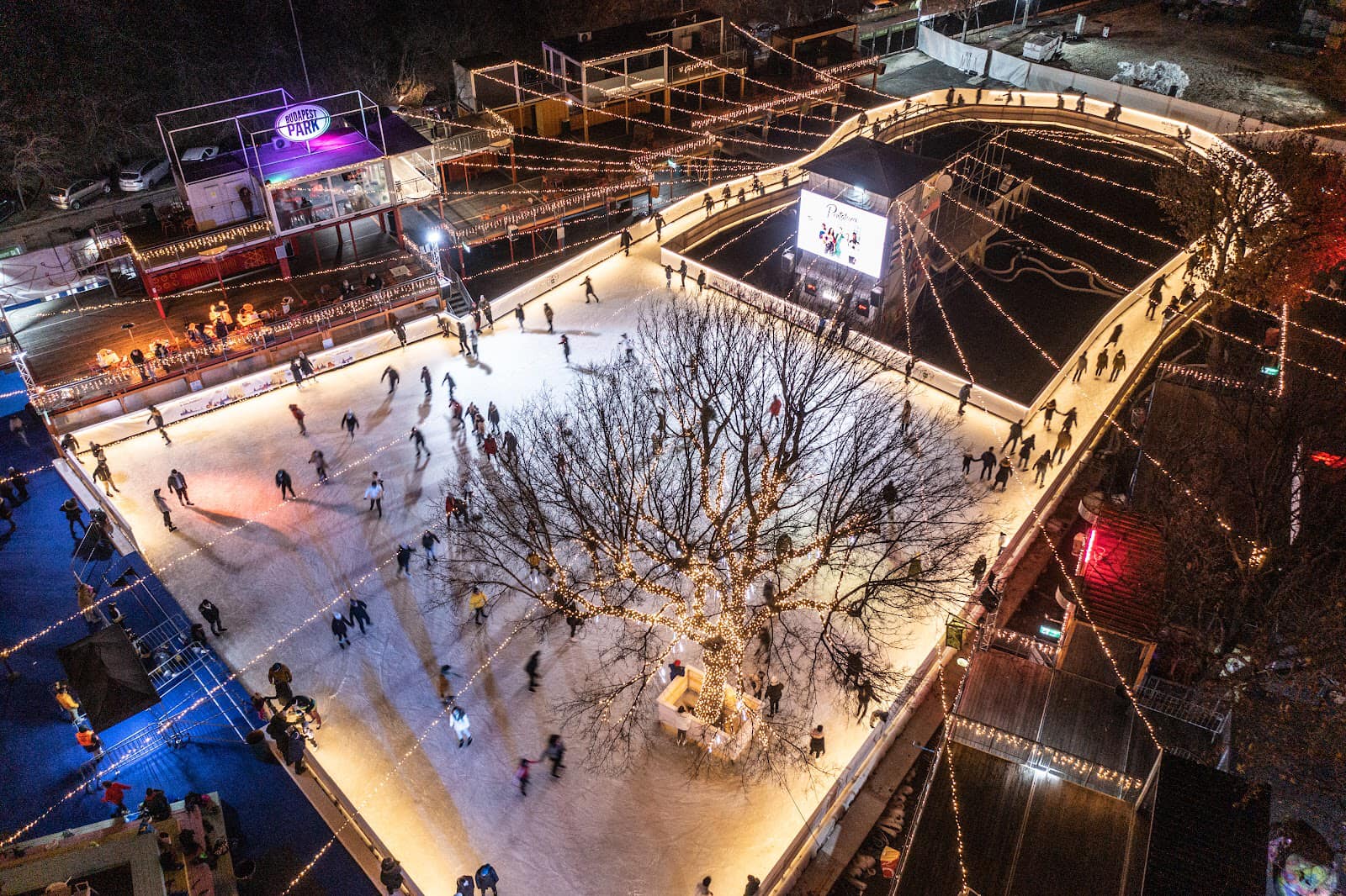 حلبة التزلج على الجليد في حديقة بودابست