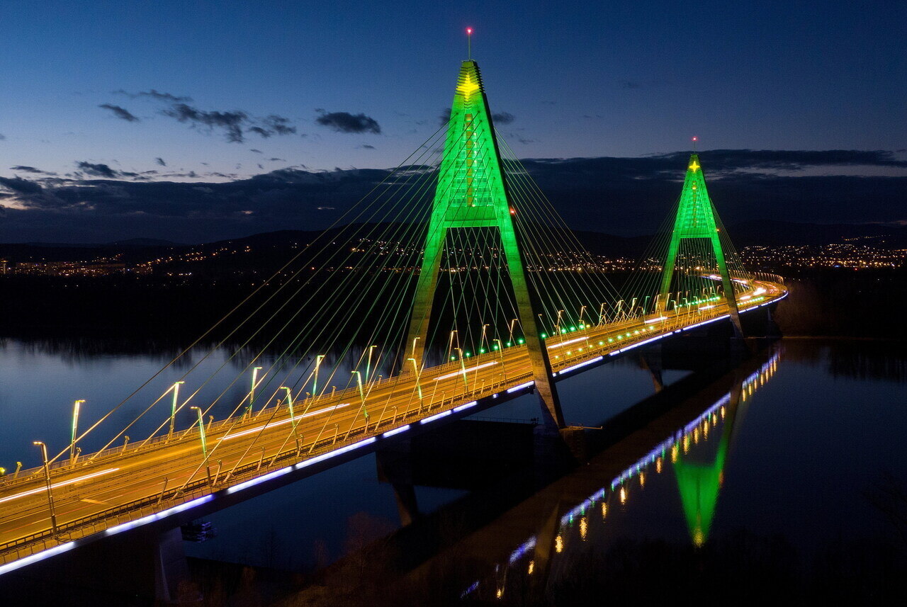megyeri 桥 圣诞树 布达佩斯