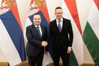 Außenminister Péter Szijjártó und Serbiens Ivica Dacic