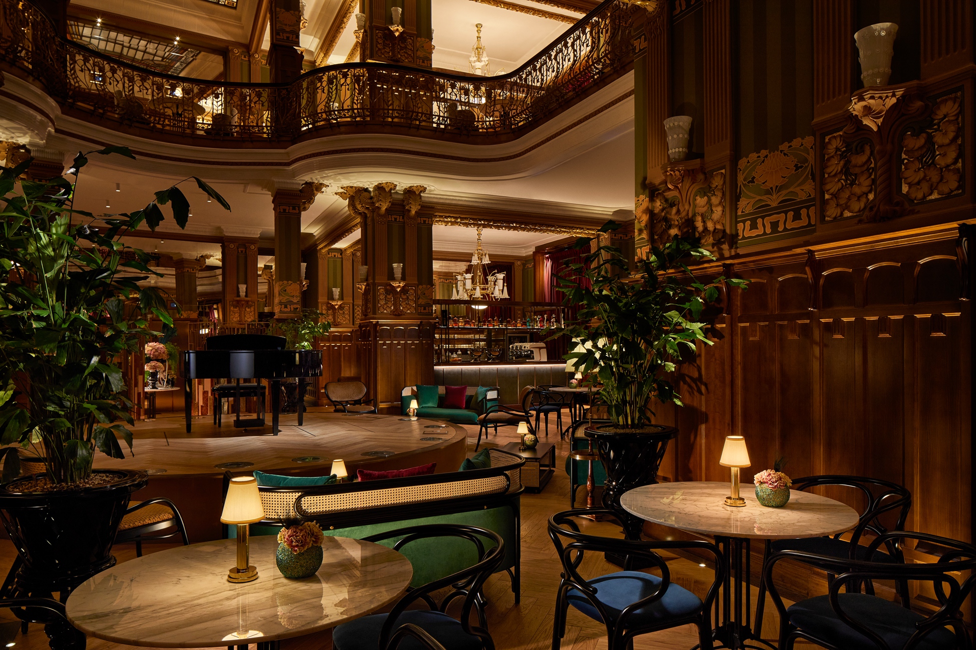 Matild Palace Luxurios Hotel Budapesta Ungaria Cafenea și Cabaret Coffeehouse