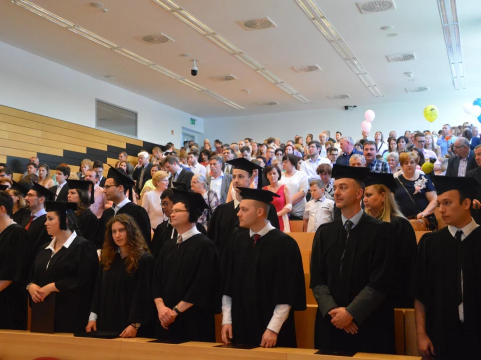 Nueva universidad húngara comienza a operar