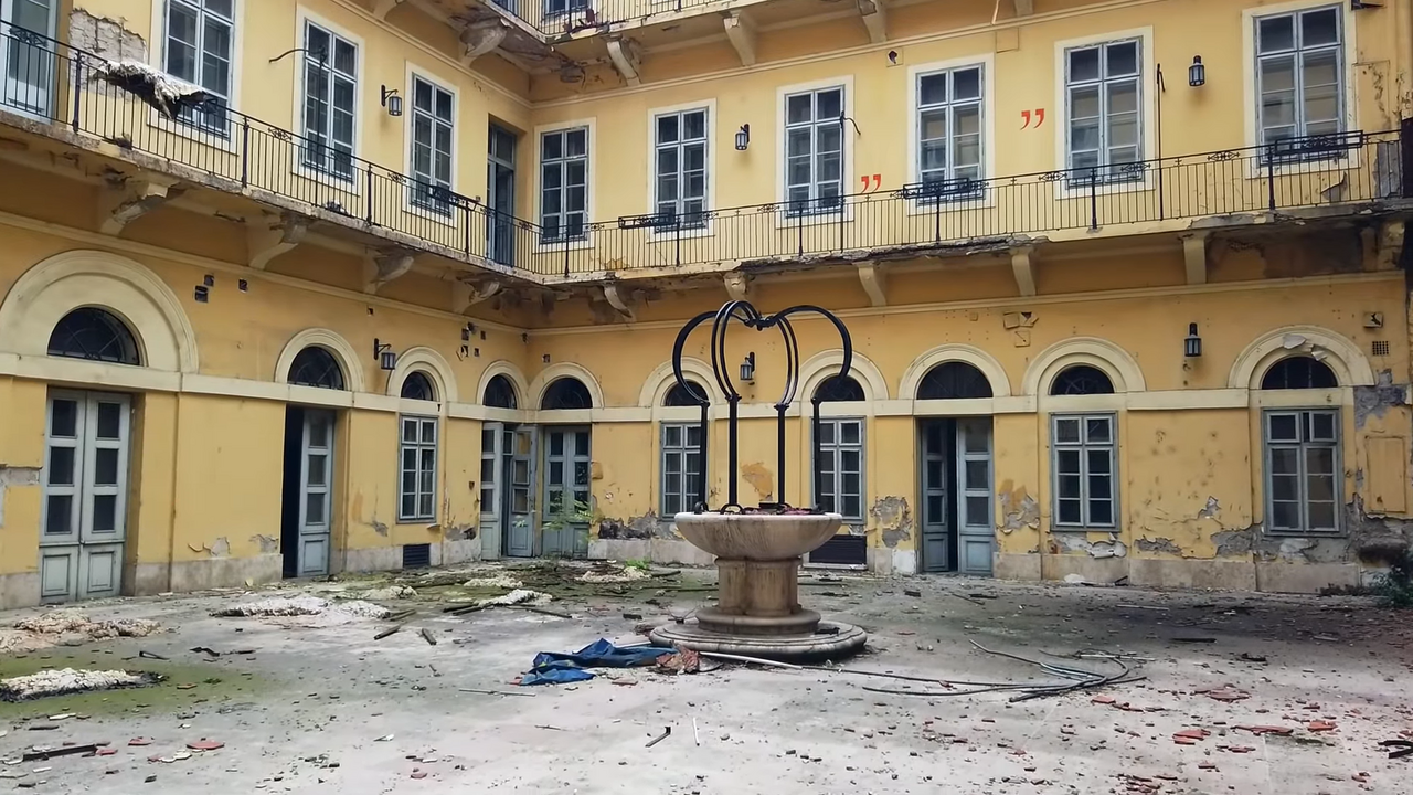 匈牙利布达佩斯邮政银行废弃大楼