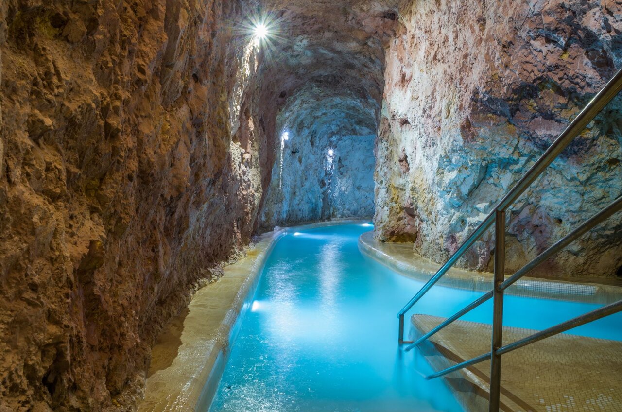 मिस्कोलक्टापोल्का गुफा स्नान